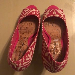 Women’s peep toe pumps